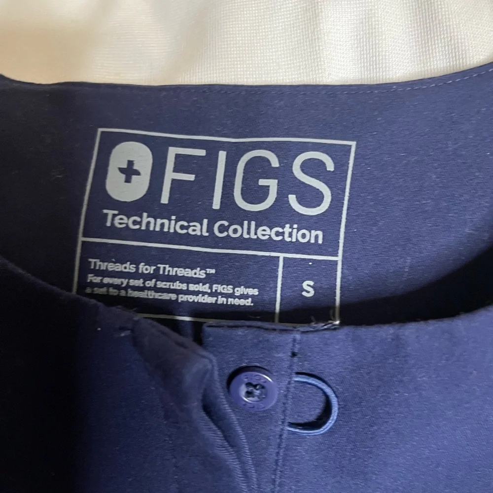 Figs Navy Technical Collection Scrub Top size S - Picture 2 of 4